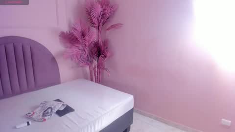 Snapshot of madyscarlett chatting on October 15, 2025, 12:05 pm madyscarlett online show from October 15, 2025, 12:05 pm