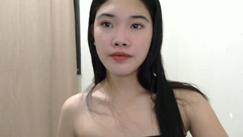 Snapshot of mae_luna chatting on June 7, 2026, 12:09 pm mae_luna online show from June 7, 2026, 12:09 pm