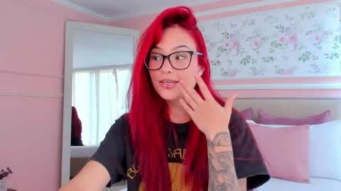 Mae Lyra online show from April 27, 2026, 5:33 pm
