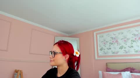 Mae Lyra online show from April 28, 2026, 5:18 pm