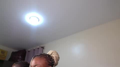 Maelys online show from May 13, 2026, 6:49 pm