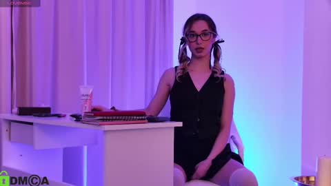 Snapshot of maevedream chatting on March 6, 2025, 7:21 pm M. online show from March 6, 2025, 7:21 pm