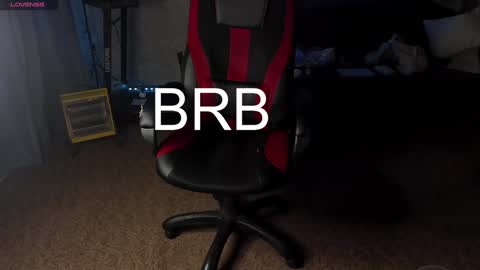 Snapshot of maevee chatting on December 23, 2024, 9:16 am Maevee online show from December 23, 2024, 9:16 am