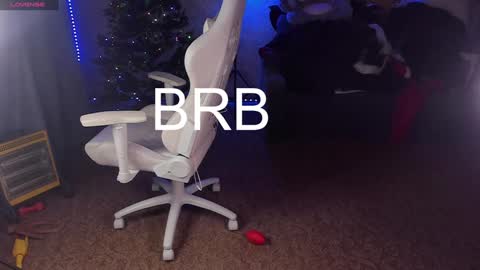 Snapshot of maevee chatting on January 25, 2025, 10:29 am Maevee online show from January 25, 2025, 10:29 am