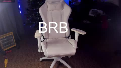 Snapshot of maevee chatting on January 27, 2025, 10:06 am Maevee online show from January 27, 2025, 10:06 am