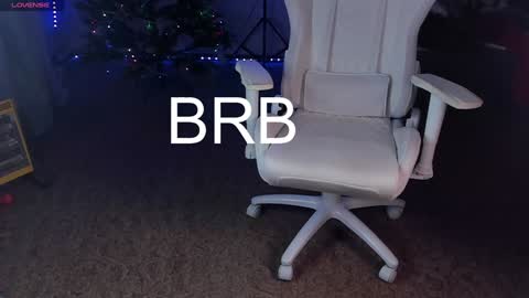 Snapshot of maevee chatting on January 30, 2025, 10:19 am Maevee online show from January 30, 2025, 10:19 am