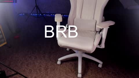 Snapshot of maevee chatting on February 6, 2025, 9:22 am Maevee online show from February 6, 2025, 9:22 am