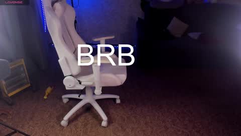 Snapshot of maevee chatting on February 12, 2025, 10:14 am Maevee online show from February 12, 2025, 10:14 am