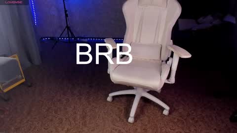 Snapshot of maevee chatting on February 13, 2025, 11:17 am Maevee online show from February 13, 2025, 11:17 am