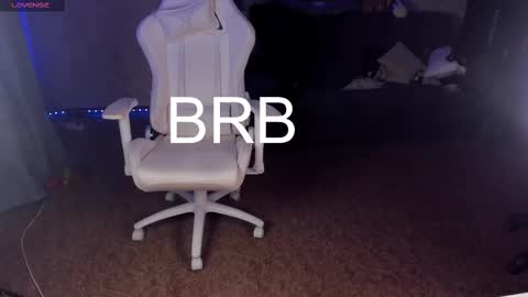 Snapshot of maevee chatting on March 2, 2025, 10:03 am Maevee online show from March 2, 2025, 10:03 am