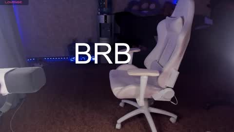 Snapshot of maevee chatting on March 5, 2025, 9:49 am Maevee online show from March 5, 2025, 9:49 am