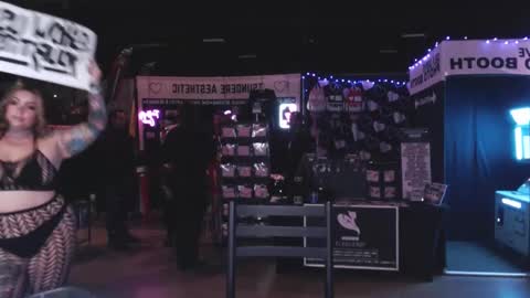 Meaves online show from October 19, 2025, 5:57 pm