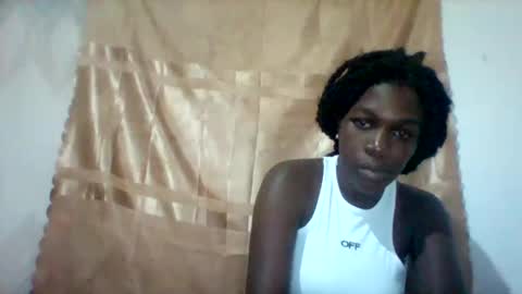 Snapshot of maevre_ chatting on January 17, 2026, 5:27 pm maevre_ online show from January 17, 2026, 5:27 pm