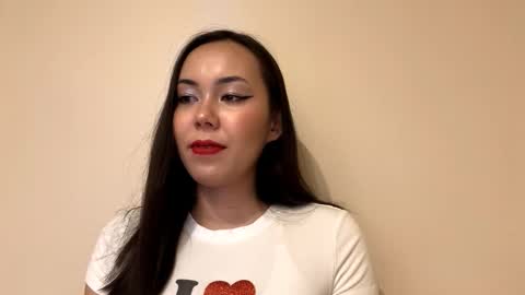 Snapshot of magdalenfigueras chatting on December 17, 2025, 5:19 pm KimYunAh or just Kim online show from December 17, 2025, 5:19 pm