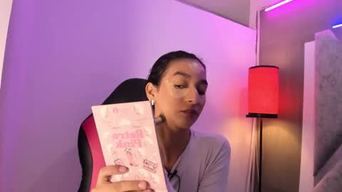 Snapshot of maggie_greene chatting on December 15, 2025, 12:31 pm Maggie online show from December 15, 2025, 12:31 pm