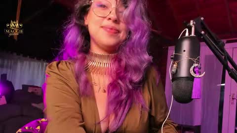 Snapshot of maggie_queen chatting on October 2, 2025, 11:01 pm Luna online show from October 2, 2025, 11:01 pm