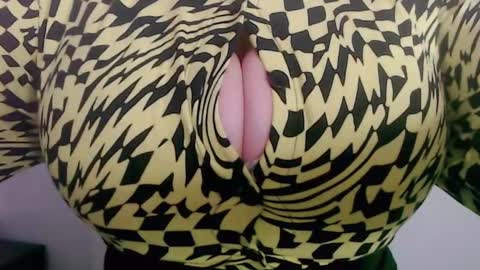 Snapshot of maggielandrin chatting on January 22, 2025, 2:48 am Maggie online show from January 22, 2025, 2:48 am