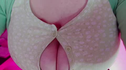 Snapshot of maggielandrin chatting on February 12, 2025, 5:37 am Maggie online show from February 12, 2025, 5:37 am