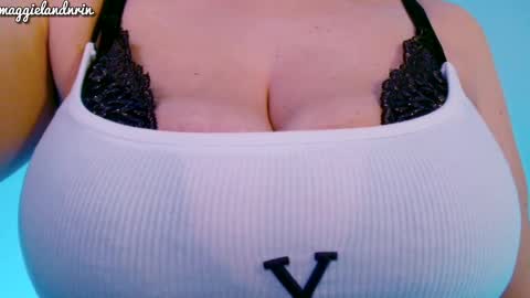 Snapshot of maggielandrin chatting on October 14, 2025, 2:01 am Maggie online show from October 14, 2025, 2:01 am