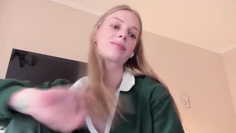 Snapshot of magic_couple13 chatting on March 4, 2025, 12:33 pm Alice online show from March 4, 2025, 12:33 pm