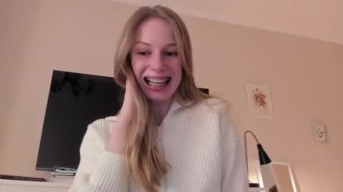 Snapshot of magic_couple13 chatting on March 8, 2025, 11:48 am Alice online show from March 8, 2025, 11:48 am