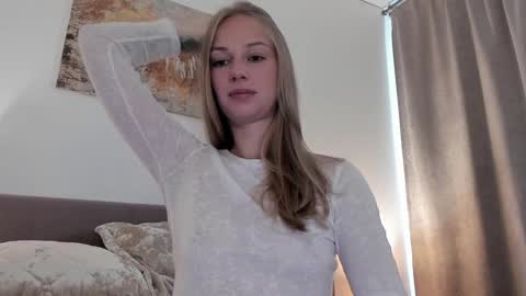 Snapshot of magic_couple13 chatting on September 12, 2025, 12:27 pm Alice online show from September 12, 2025, 12:27 pm