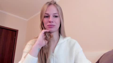 Snapshot of magic_couple13 chatting on November 17, 2025, 10:21 am Alice online show from November 17, 2025, 10:21 am