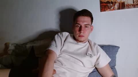magic_fantasy77 online show from May 6, 2026, 9:42 pm