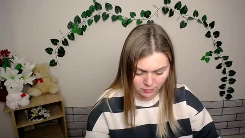 Snapshot of magic_katarina_ chatting on December 5, 2024, 12:22 pm magic_katarina_ online show from December 5, 2024, 12:22 pm