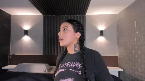 Snapshot of magic_marg chatting on October 13, 2025, 8:53 pm Marge online show from October 13, 2025, 8:53 pm