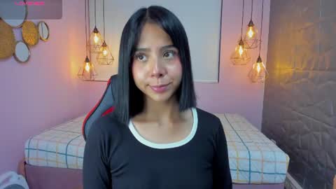 Snapshot of magic_oliviah chatting on June 23, 2026, 10:08 pm Oliviah online show from June 23, 2026, 10:08 pm