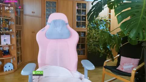 Nicole online show from January 27, 2025, 9:00 pm