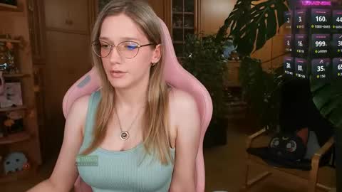 Nicole online show from September 11, 2025, 6:41 pm