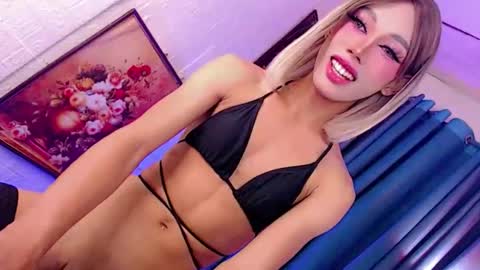 Snapshot of magnifecentcock69_mocah chatting on December 14, 2025, 1:27 pm Mocah online show from December 14, 2025, 1:27 pm