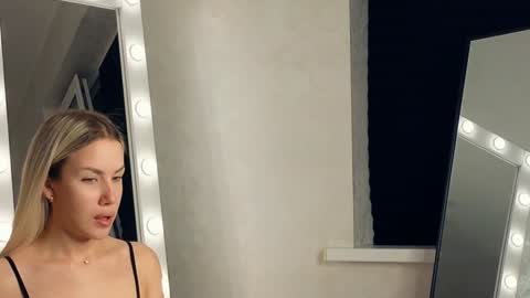 Snapshot of magnificent_angel chatting on January 19, 2025, 7:26 pm Sasha online show from January 19, 2025, 7:26 pm