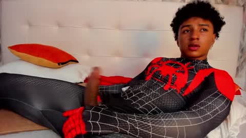 Snapshot of magnusking_ chatting on February 7, 2025, 2:19 am Magnus King online show from February 7, 2025, 2:19 am