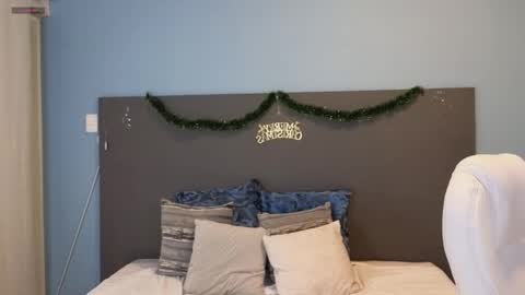 Maiaa Ruiz  online show from December 11, 2024, 4:20 pm