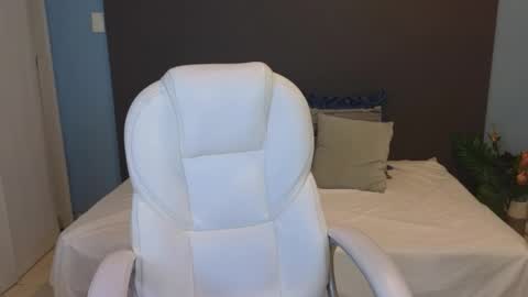 Maiaa Ruiz  online show from January 25, 2025, 12:58 pm