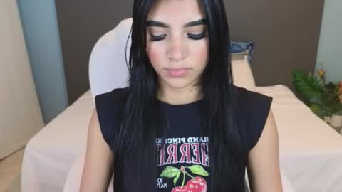 Maiaa Ruiz  online show from January 29, 2025, 5:35 pm