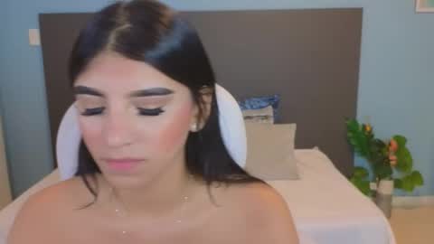 Maiaa Ruiz  online show from February 12, 2025, 1:37 pm