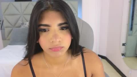 Maiaa Ruiz  online show from April 9, 2026, 1:27 pm