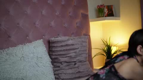 Snapshot of maiamini chatting on October 10, 2025, 10:53 pm Maia online show from October 10, 2025, 10:53 pm