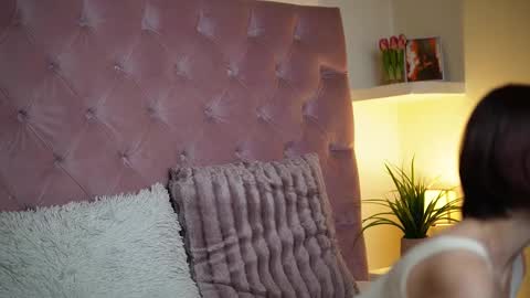 Snapshot of maiamini chatting on November 21, 2025, 9:24 pm Maia online show from November 21, 2025, 9:24 pm