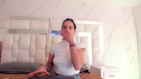 Snapshot of maiapark chatting on February 25, 2026, 11:42 am Maia online show from February 25, 2026, 11:42 am