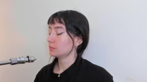 maibys online show from September 17, 2025, 3:52 am