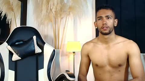 maicolparker0 online show from June 18, 2026, 1:04 pm