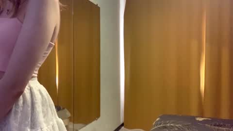 Snapshot of maidacompston chatting on September 27, 2025, 9:03 am Elina online show from September 27, 2025, 9:03 am