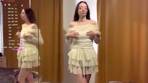 Snapshot of maidacompston chatting on October 5, 2025, 7:17 am Elina online show from October 5, 2025, 7:17 am