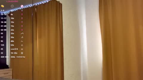 Snapshot of maidacompston chatting on October 6, 2025, 9:51 am Elina online show from October 6, 2025, 9:51 am