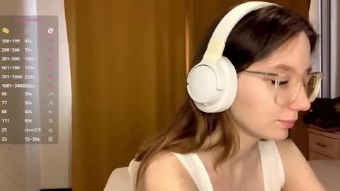 Snapshot of maidacompston chatting on October 15, 2025, 9:31 am Elina online show from October 15, 2025, 9:31 am